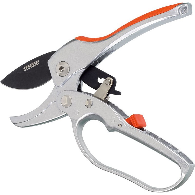 Stocker ratchet scissors