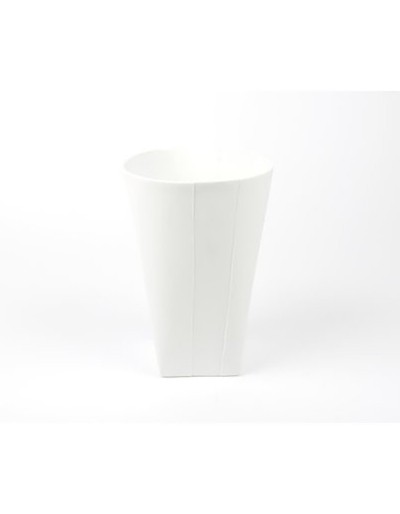 D&amp;M Opgevouwen vaas in wit keramiek 14 cm hoog