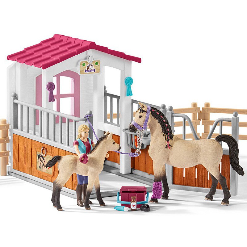 BOX WITH HORSES AND ANIMAL CARE