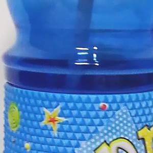 Botella de agua en plástico