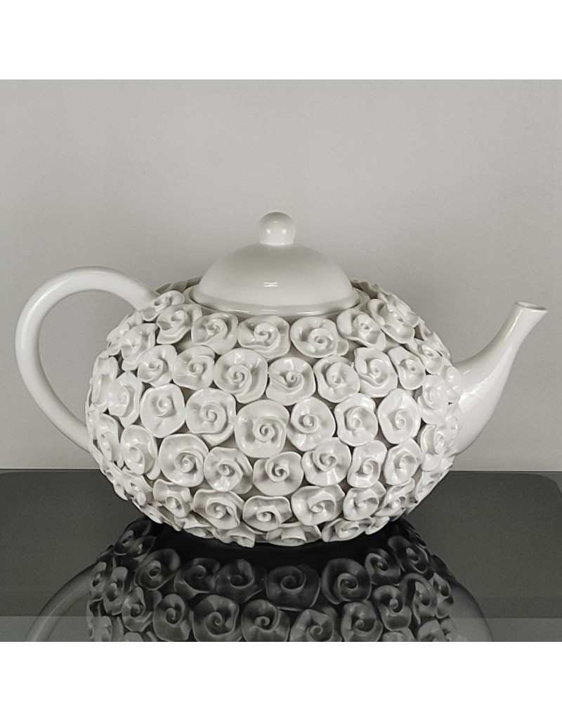 Tetera gigante de porcelana blanca decorada a mano - GardenStuff