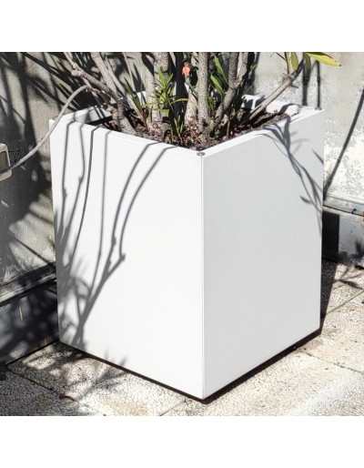 STOUT modular planter in...