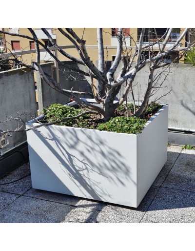 STOUT modular planter in...